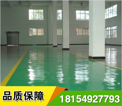 環氧樹脂砂漿地坪漆施工注意事項 1、環境溫度為25℃時，施工后2-3天應達到實干，即硬度達到完成固化的80%左右； 2、表面不能出現發粘現象； 3、氣泡：平涂型、砂漿型無氣泡，自流